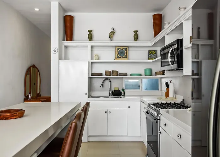 Peaceful Dog-Friendly Villa With Outdoor Pool, Rooftop Patio, Beach Views, & Ac